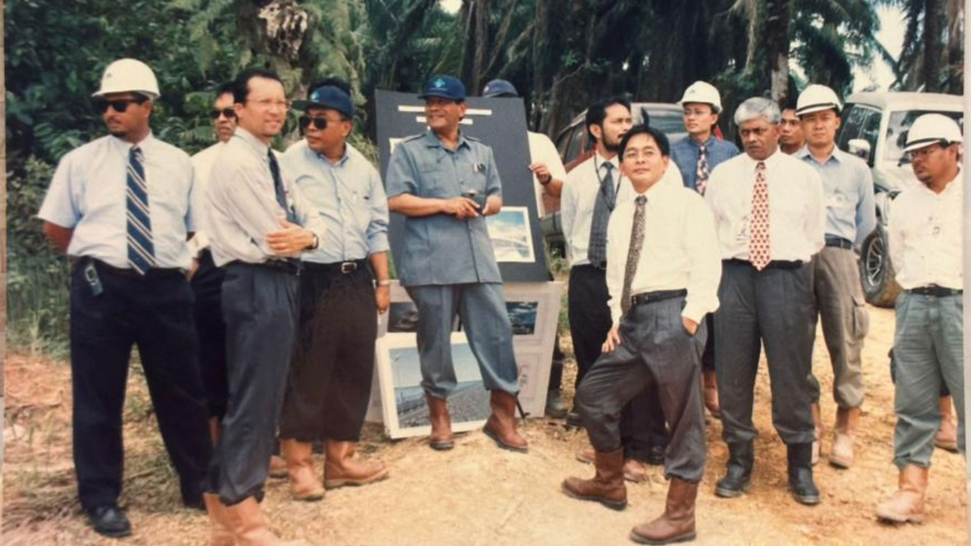 Multidisciplinary teams gathered for a site briefing, reflecting coordinated planning and execution.